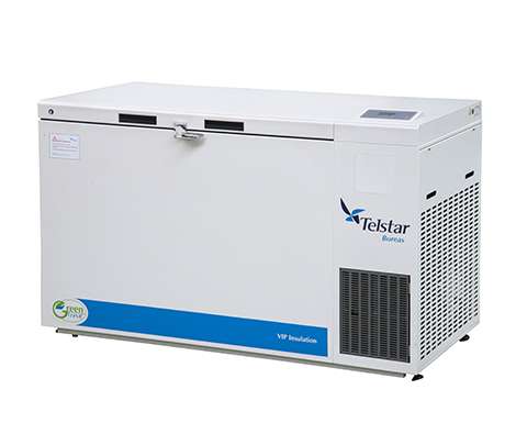 Chest ultra-freezer, Boreas equipped with vacuum insulation panels, having a larger storage capacity than other ultra-freezers.